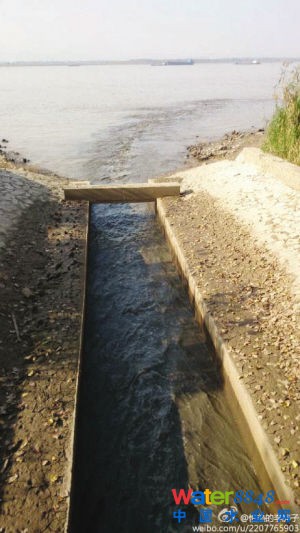 魚(yú)嘴濕地公園污水直排長(zhǎng)江?環(huán)保部門(mén):泵站放水沖污泥