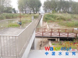 魚(yú)嘴濕地公園污水直排長(zhǎng)江?環(huán)保部門(mén):泵站放水沖污泥